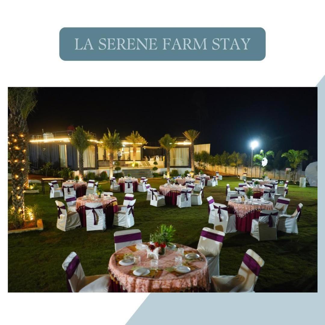 La Serene Farm Stay - Luxary 4 Bed Room Property 하이데라바드 외부 사진
