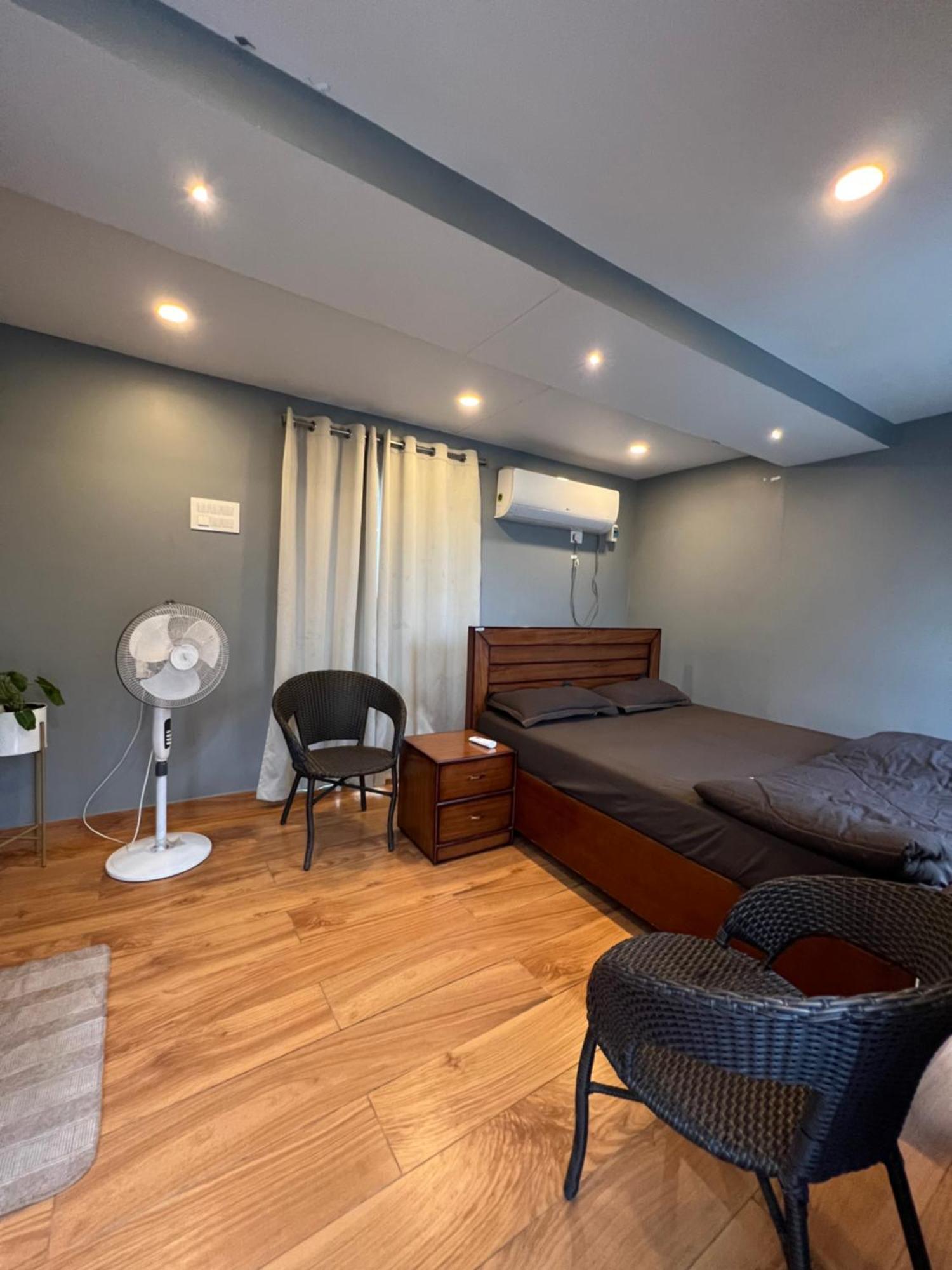 La Serene Farm Stay - Luxary 4 Bed Room Property 하이데라바드 외부 사진